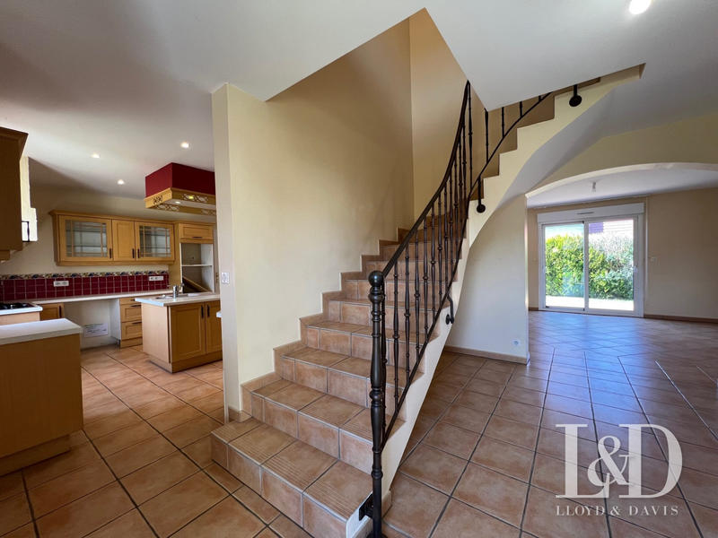 Maison - 204 m² - 7 pièces