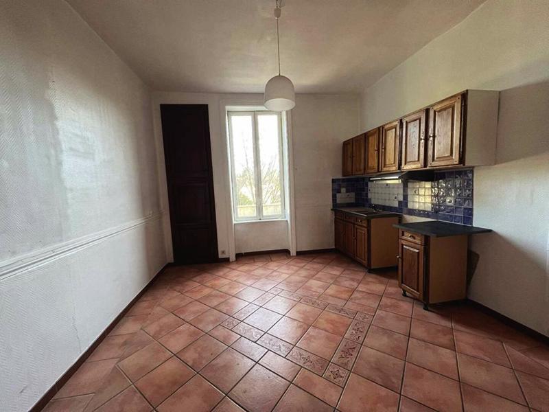 Propriété - 240 m² - 12 pièces