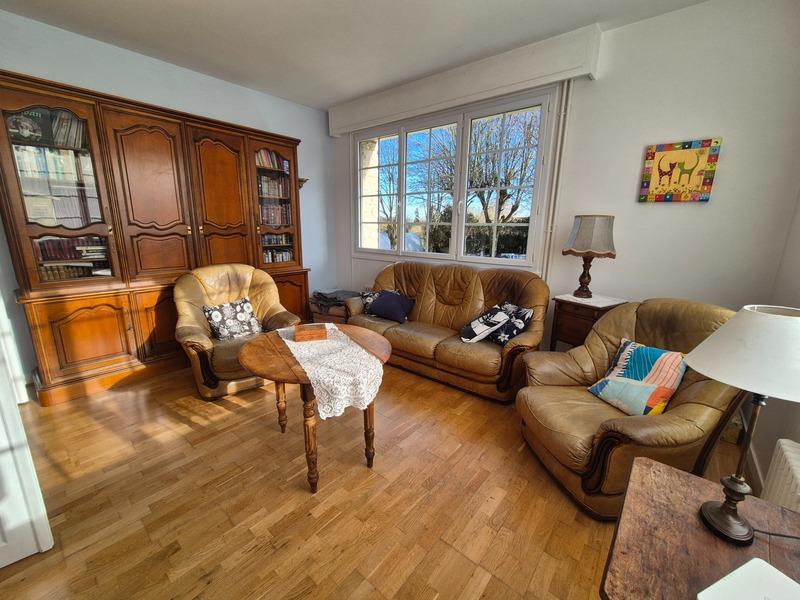 Maison - 303 m² - 11 pièces