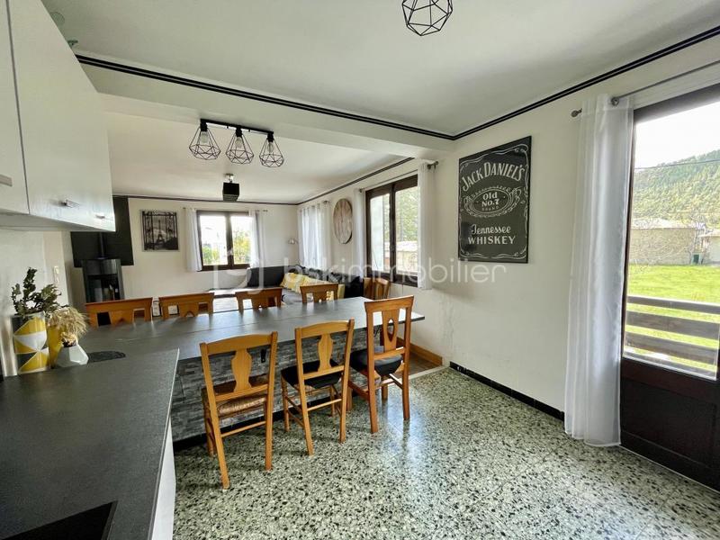 Maison - 180 m² - 9 pièces