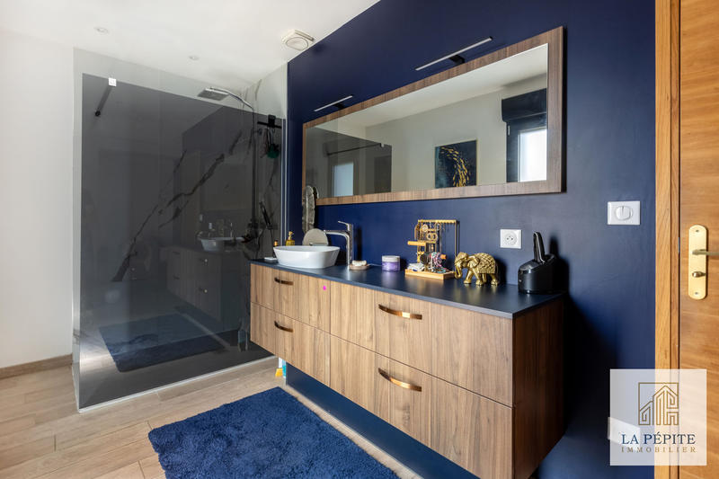 Maison - 173 m² - 9 pièces