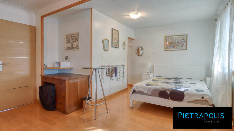 Maison - 270 m² - 9 pièces