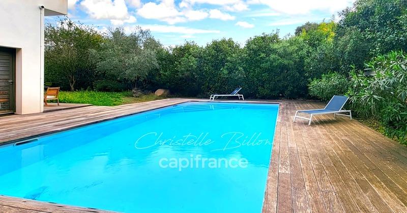 Villa - 323 m² - 8 pièces