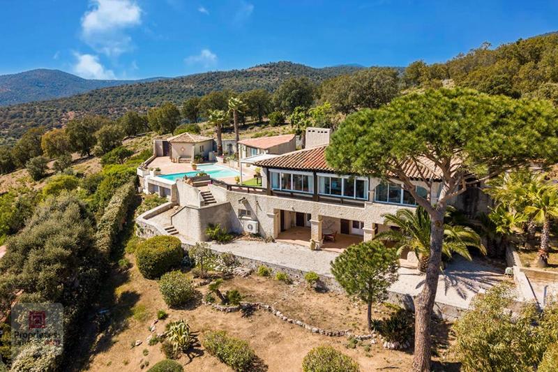 Demeure - 219 m² - 7 pièces