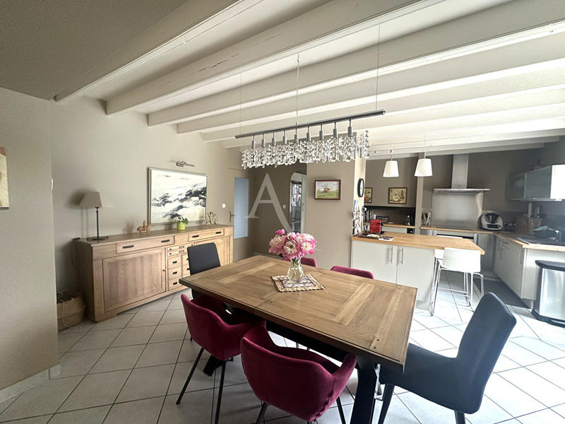 Maison - 144 m² - 8 pièces