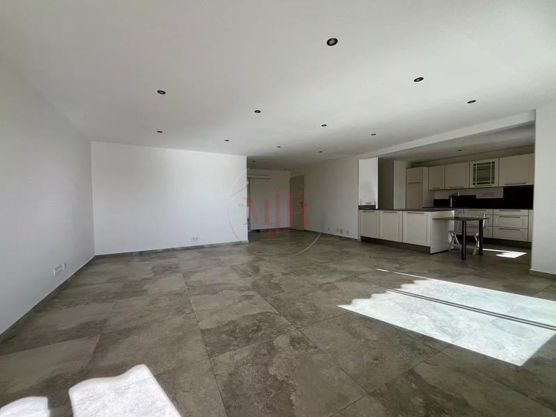 Appartement - 90 m² - 3 pièces