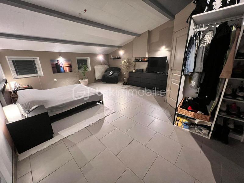 Villa - 252 m² - 9 pièces