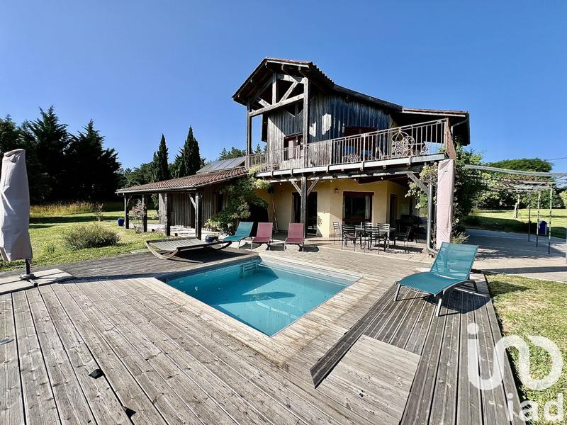 Maison - 215 m² - 7 pièces