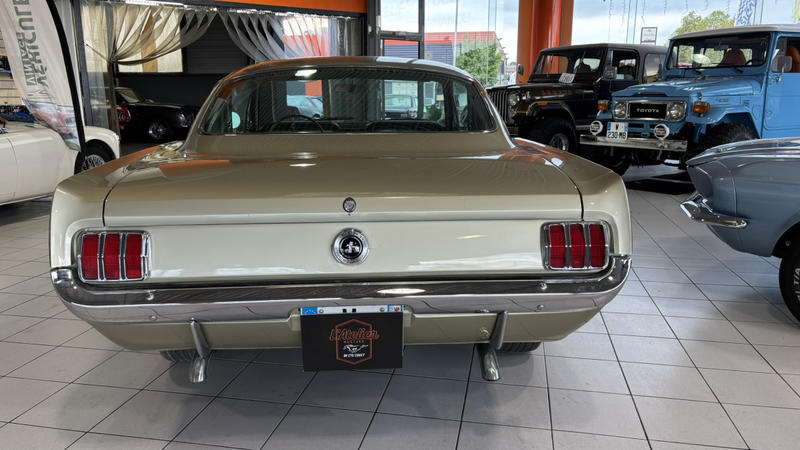 Ford Mustang Fastback 289 ci V8 champagne 1965