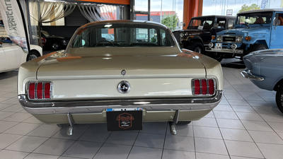 Ford Mustang Fastback 289 ci V8 champagne 1965
