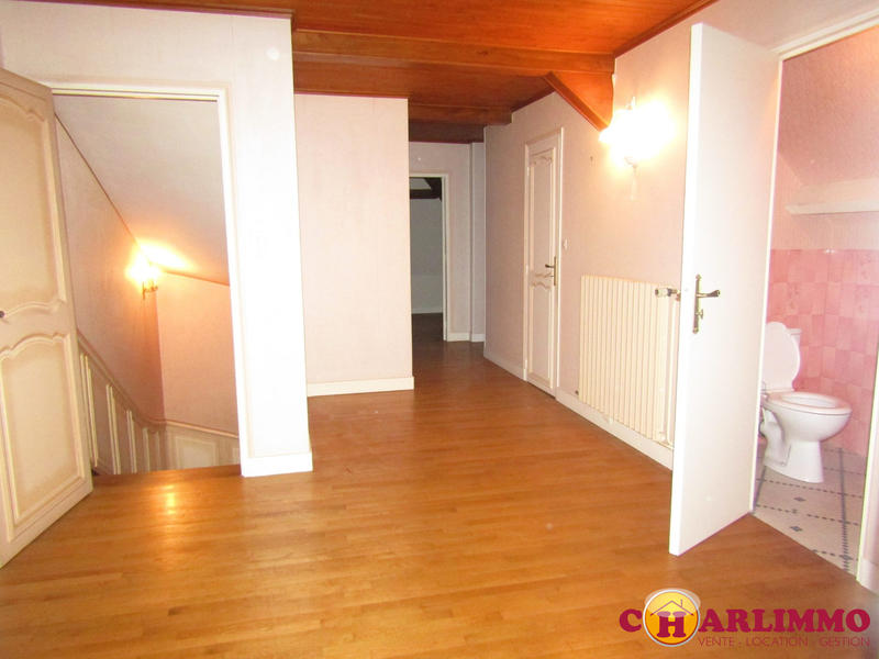 Maison traditionnelle - 162 m² - 6 pièces