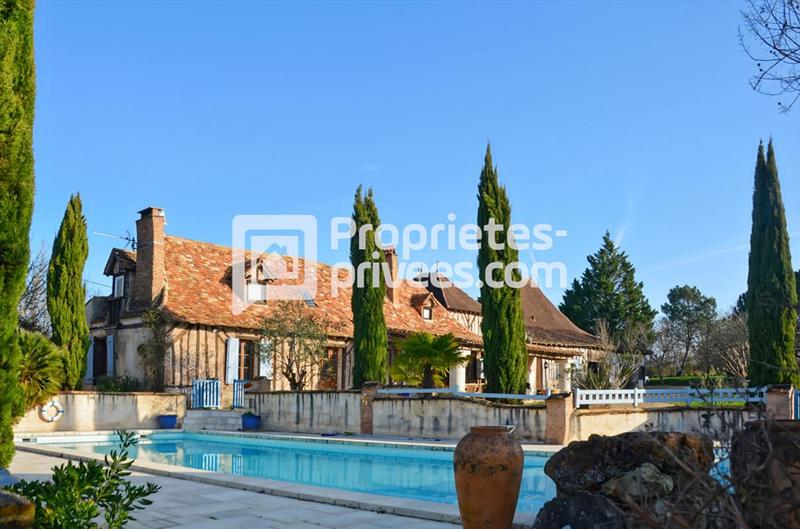 Demeure - 450 m² - 14 pièces