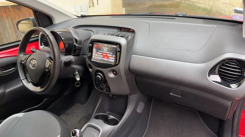Toyota Aygo 1.0 72 X-Shift X-Play - Automatique Entretien constructeur