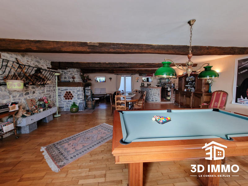 Maison - 260 m² - 8 pièces