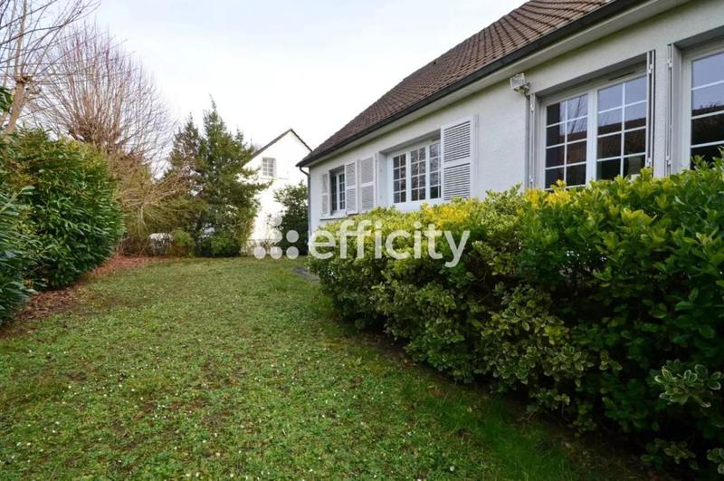 Pavillon - 247 m² - 7 pièces