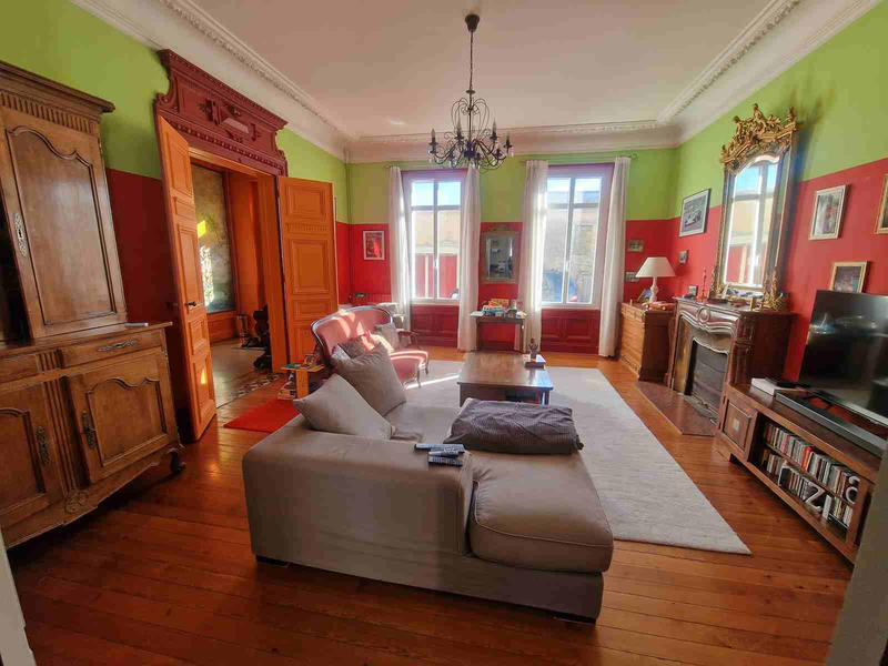 Maison - 331 m² - 10 pièces