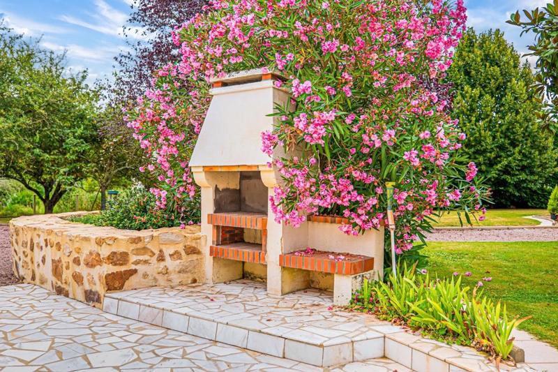 Maison - 230 m² - 8 pièces