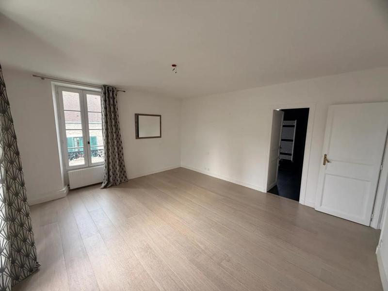 Moulin - 500 m² - 10 pièces