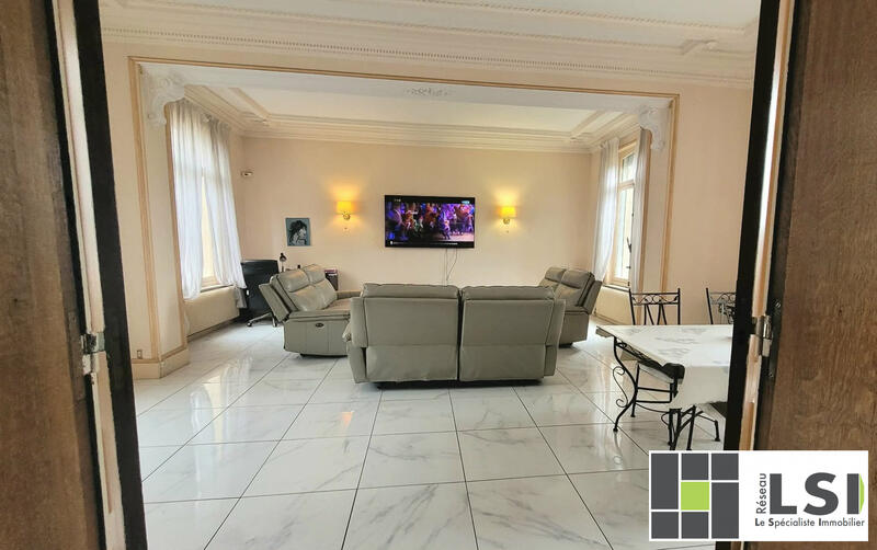 Maison - 240 m² - 10 pièces