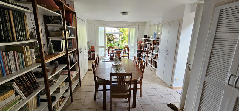 Maison - 239 m² - 9 pièces