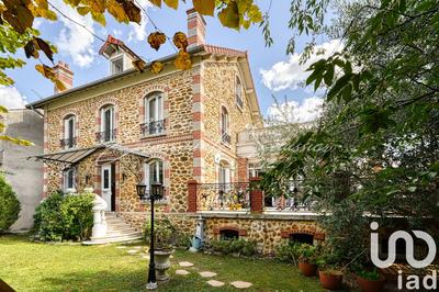 Maison - 223 m² - 10 pièces