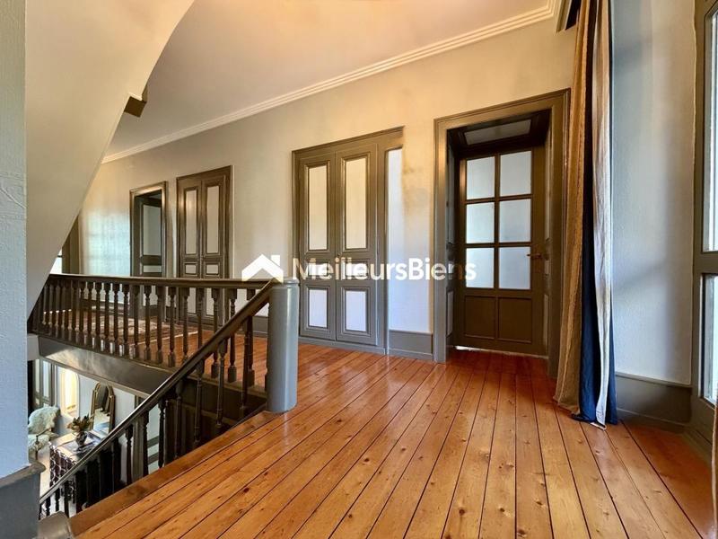 Maison - 375 m² - 12 pièces