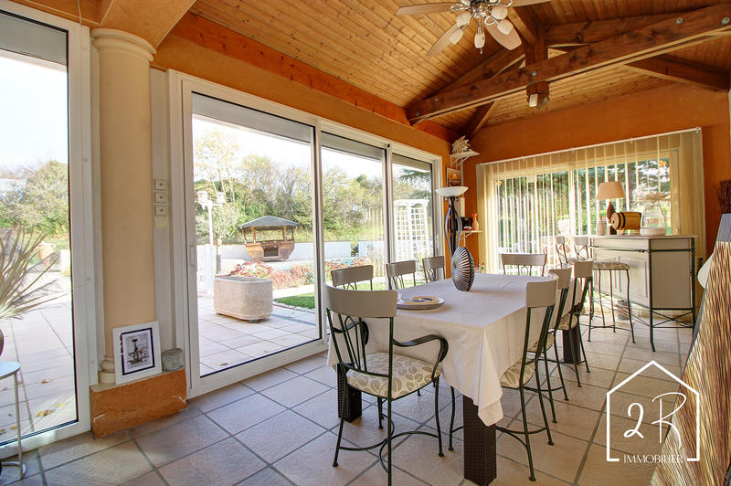 Villa - 253 m² - 10 pièces