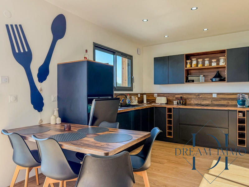 Maison - 90 m² - 4 pièces