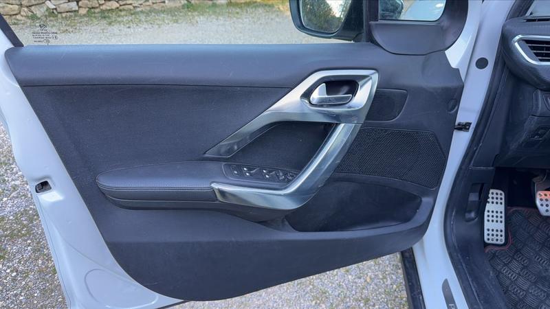 Peugeot 2008 1.6 e-HDi 115 Feline - Première main