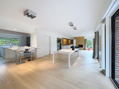 Maison - 248 m² - 8 pièces