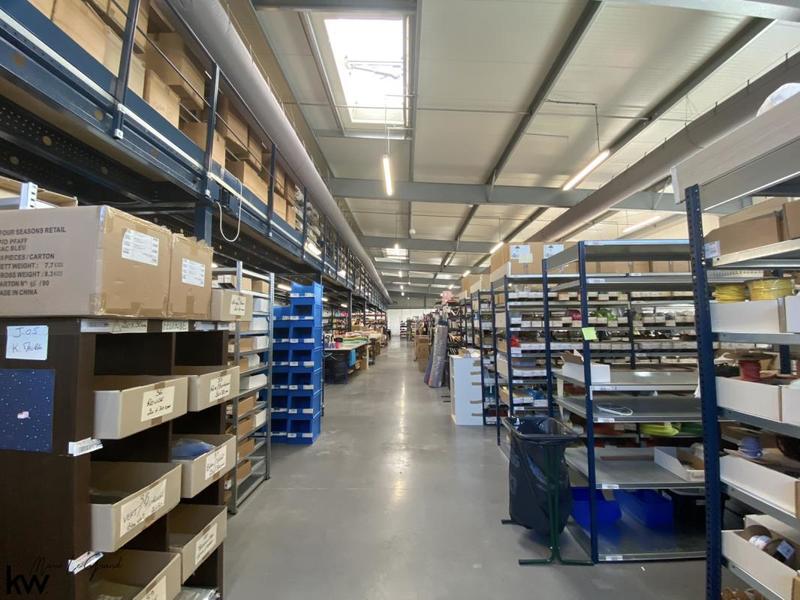 Local commercial - 1 200 m²