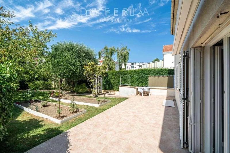 Maison - 230 m² - 5 pièces