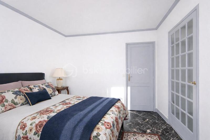 Maison - 219 m² - 8 pièces