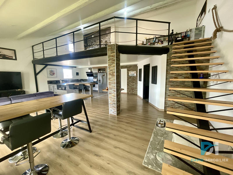 Maison - 242 m² - 5 pièces