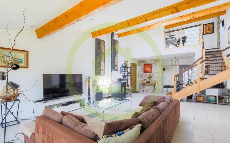 Maison - 215 m² - 9 pièces