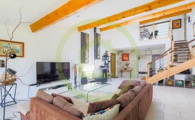 Maison - 215 m² - 9 pièces