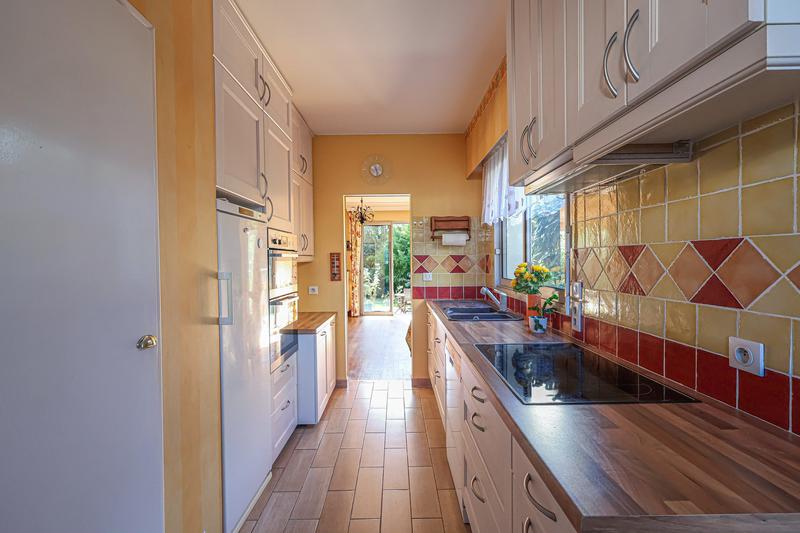 Maison - 220 m² - 8 pièces