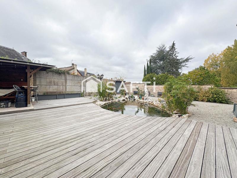 Maison - 230 m² - 8 pièces