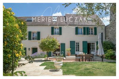 Maison - 180 m² - 7 pièces