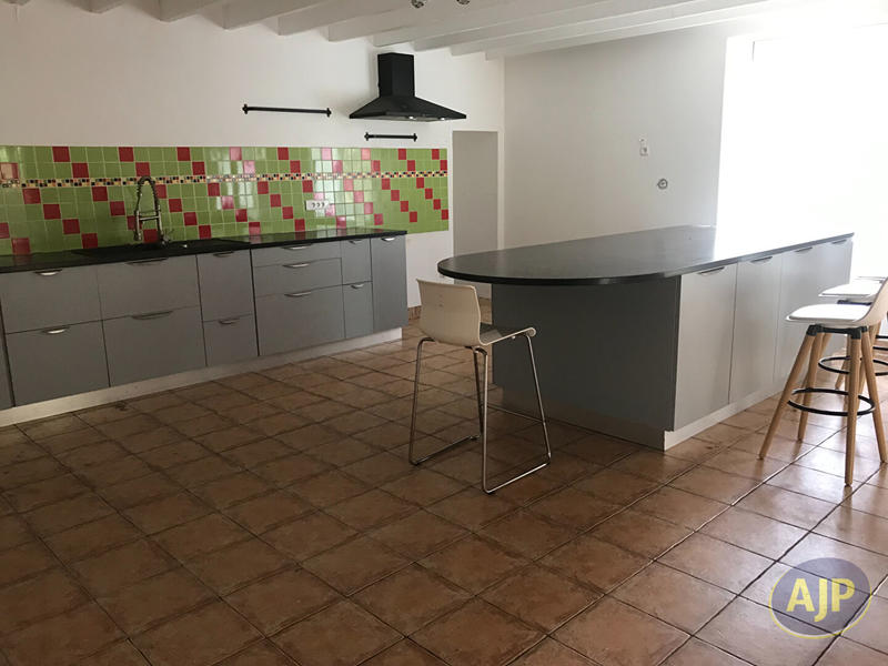 Maison - 280 m² - 9 pièces