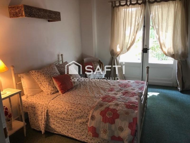 Maison - 370 m² - 12 pièces