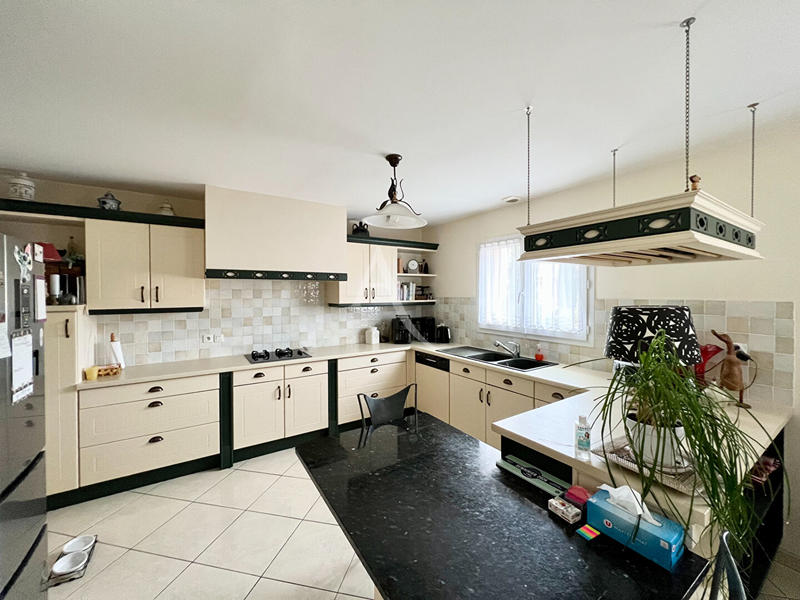 Maison - 204 m² - 8 pièces