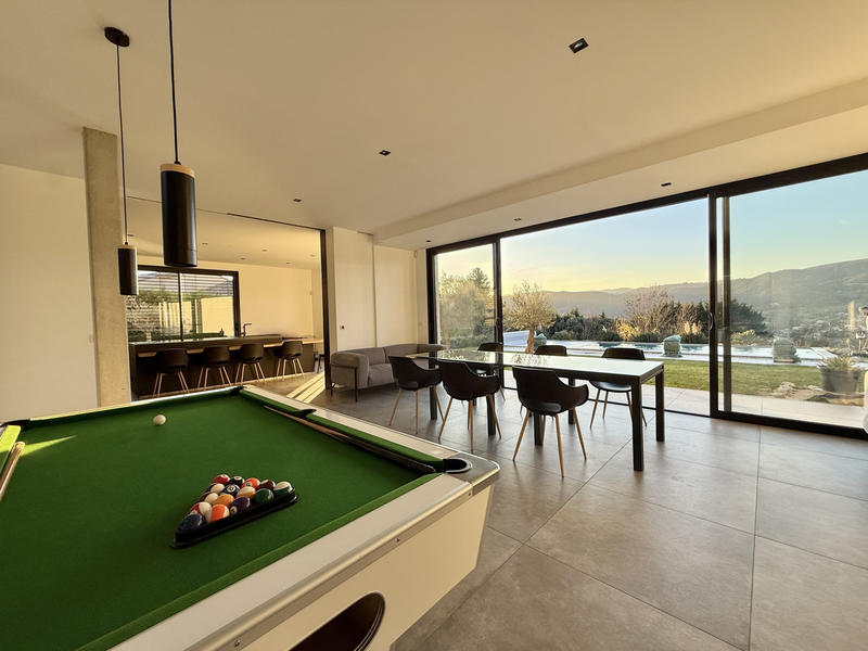 Villa - 300 m² - 9 pièces