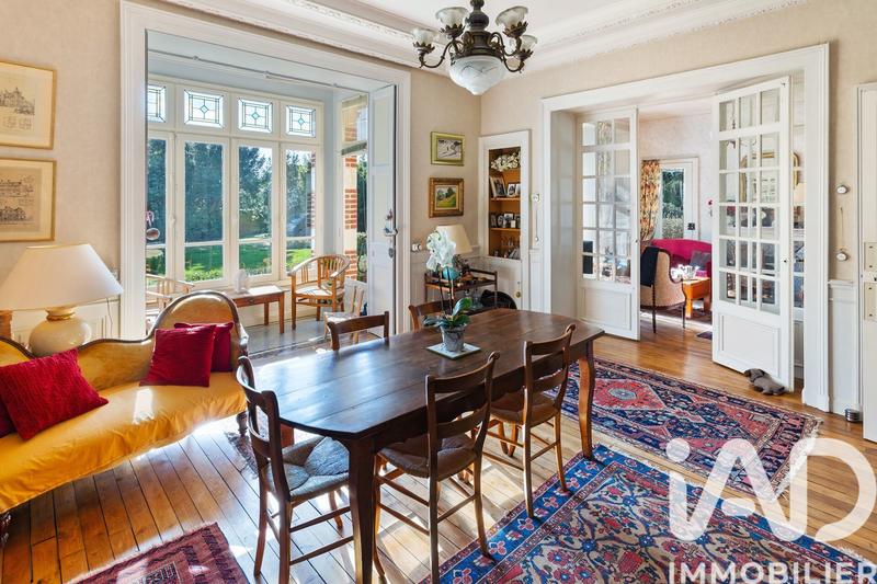 Maison - 302 m² - 12 pièces