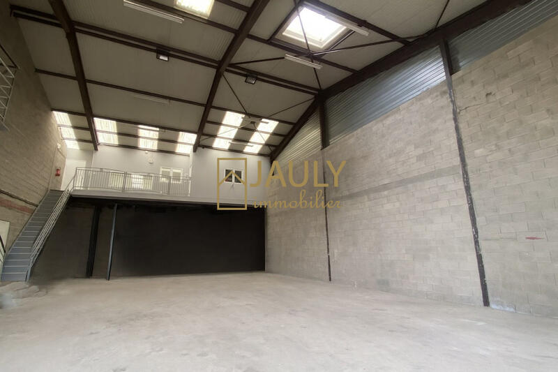 Entrepôt - 625 m²