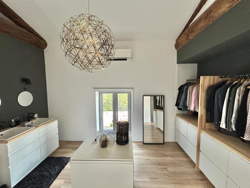 Maison - 239 m² - 5 pièces