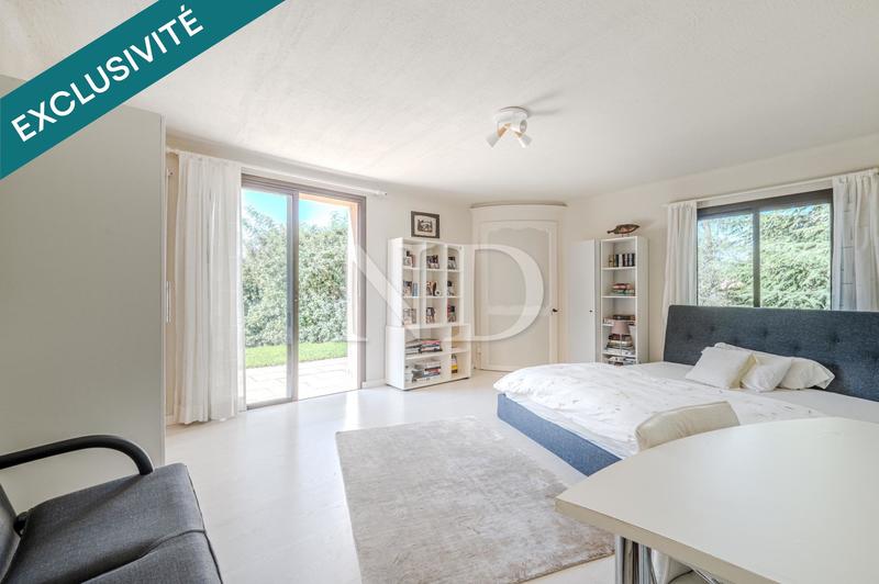 Maison - 377 m² - 12 pièces