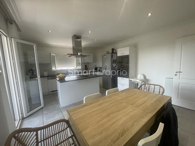 Maison - 280 m² - 8 pièces