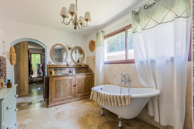 Demeure - 231 m² - 5 pièces