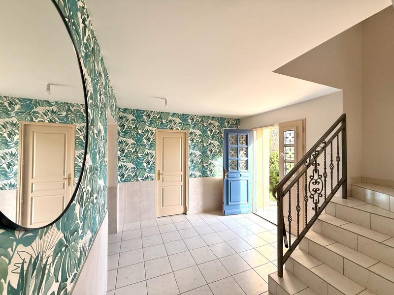 Maison - 230 m² - 7 pièces